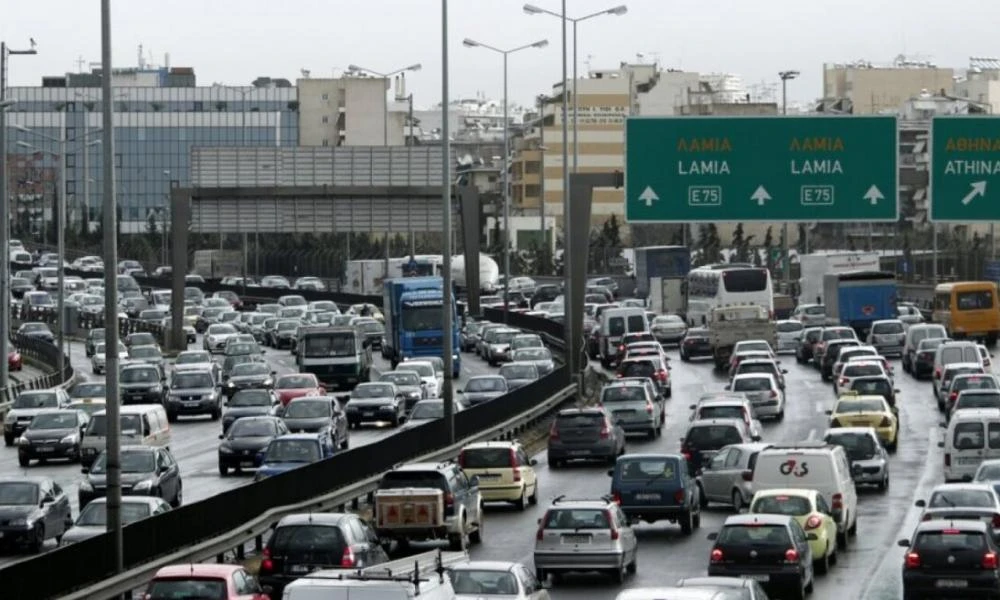 Καθυστερήσεις στην εθνική Αθηνών - Κορίνθου εξαιτίας ακινητοποιημένου απορριματοφόρου